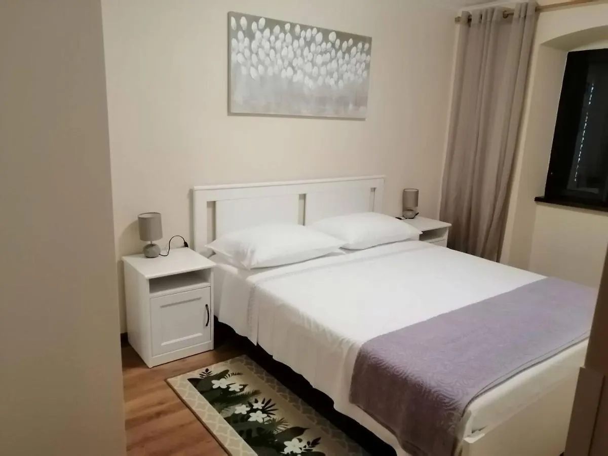 Centar Moscenicka Draga Apartment